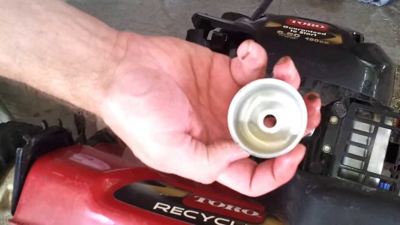 How to Clean the Carburetor on a Toro Lawn Mower