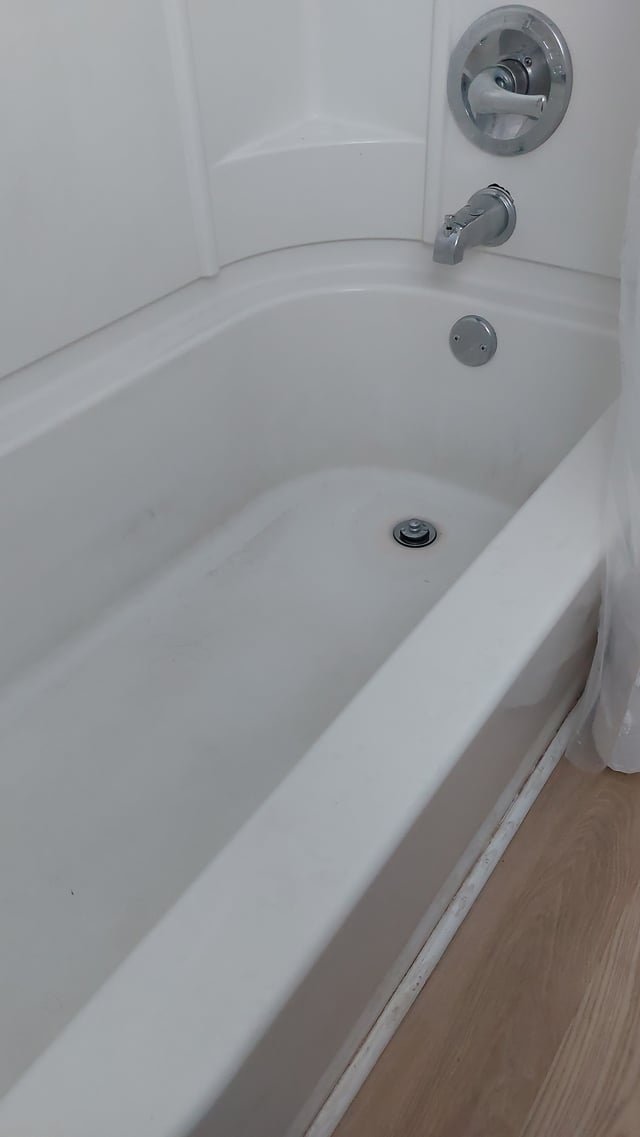 How to Clean Acrylic Bathtub Without Scratching