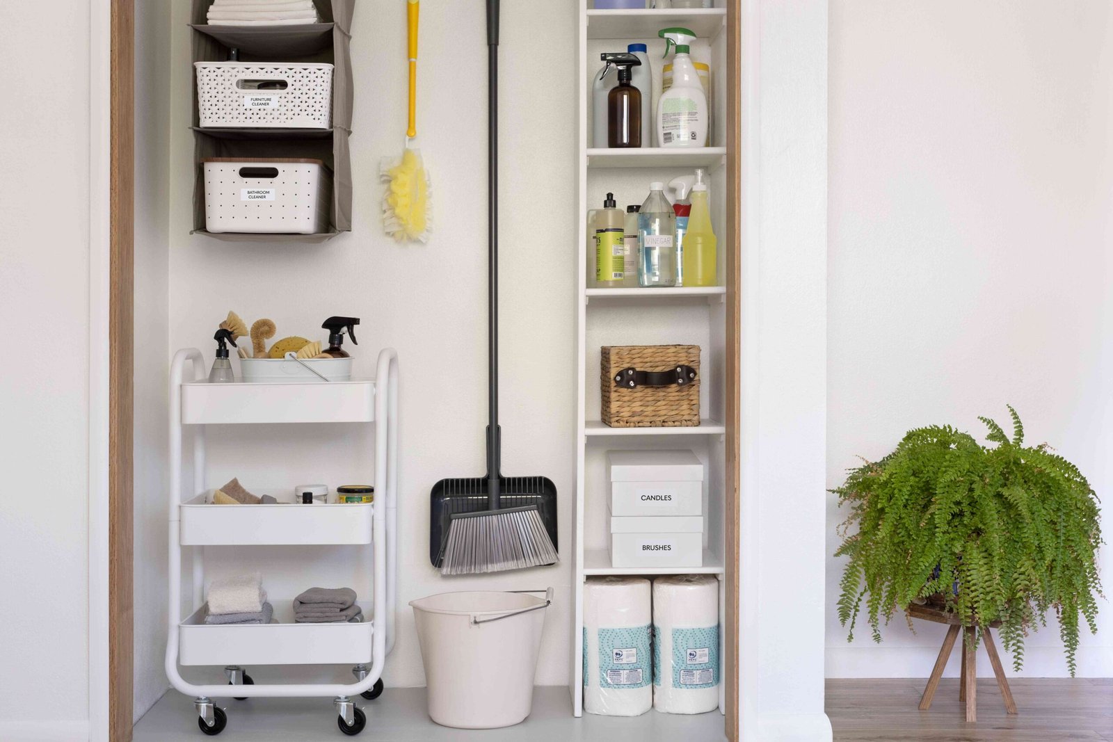 How to Store Bathroom Cleaning Brushes: Smart & Hygienic Tips