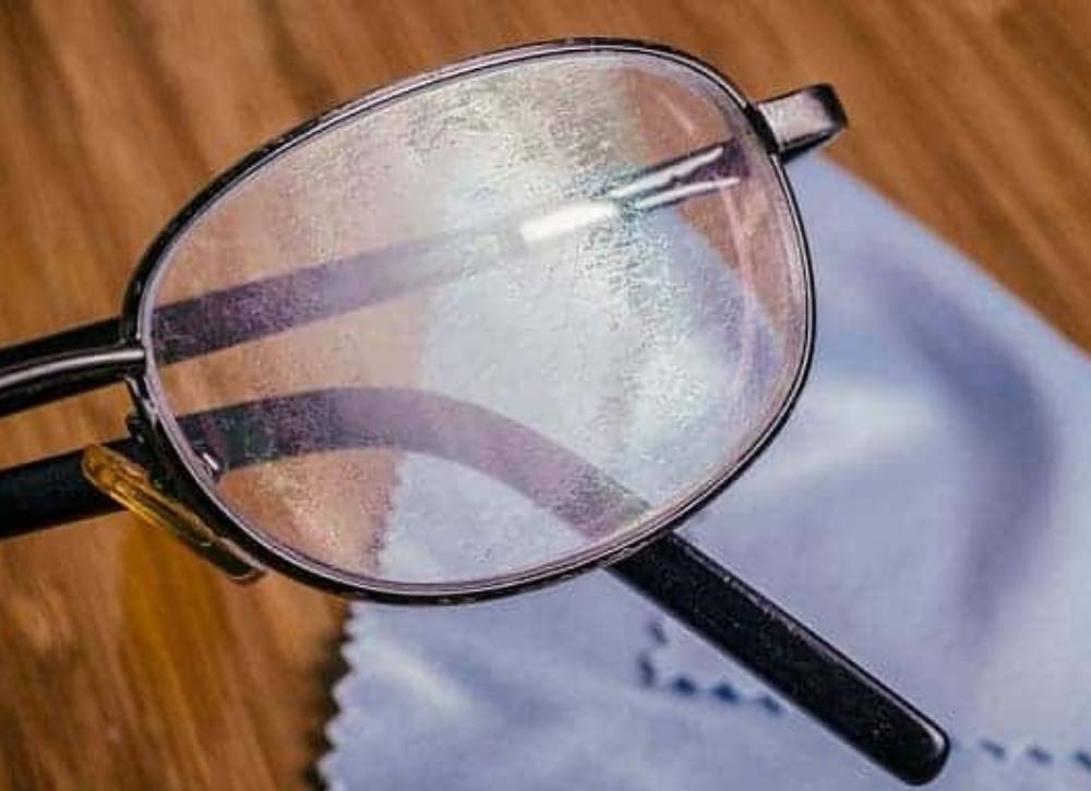 How to Clean Eye Glasses That are Cloudy